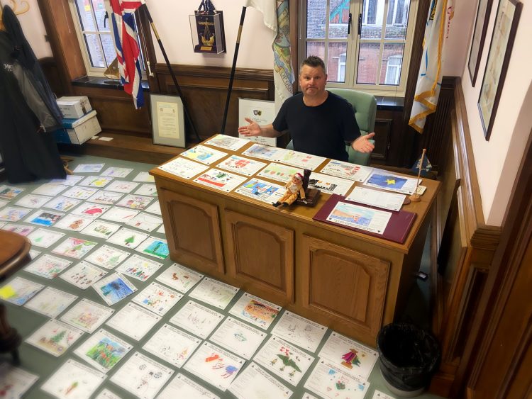 WROXALL PUPIL ELLA WINS COUNCIL CHAIR’S CHRISTMAS CARD COMPETITION