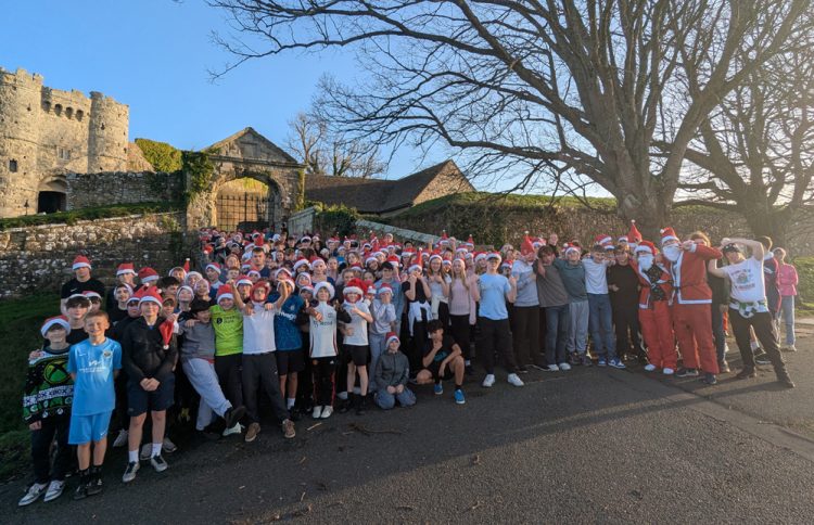 CARISBROOKE COLLEGE’S SANTA DASH RAISES OVER £1,250 FOR WIGHT BRAINY BUNCH