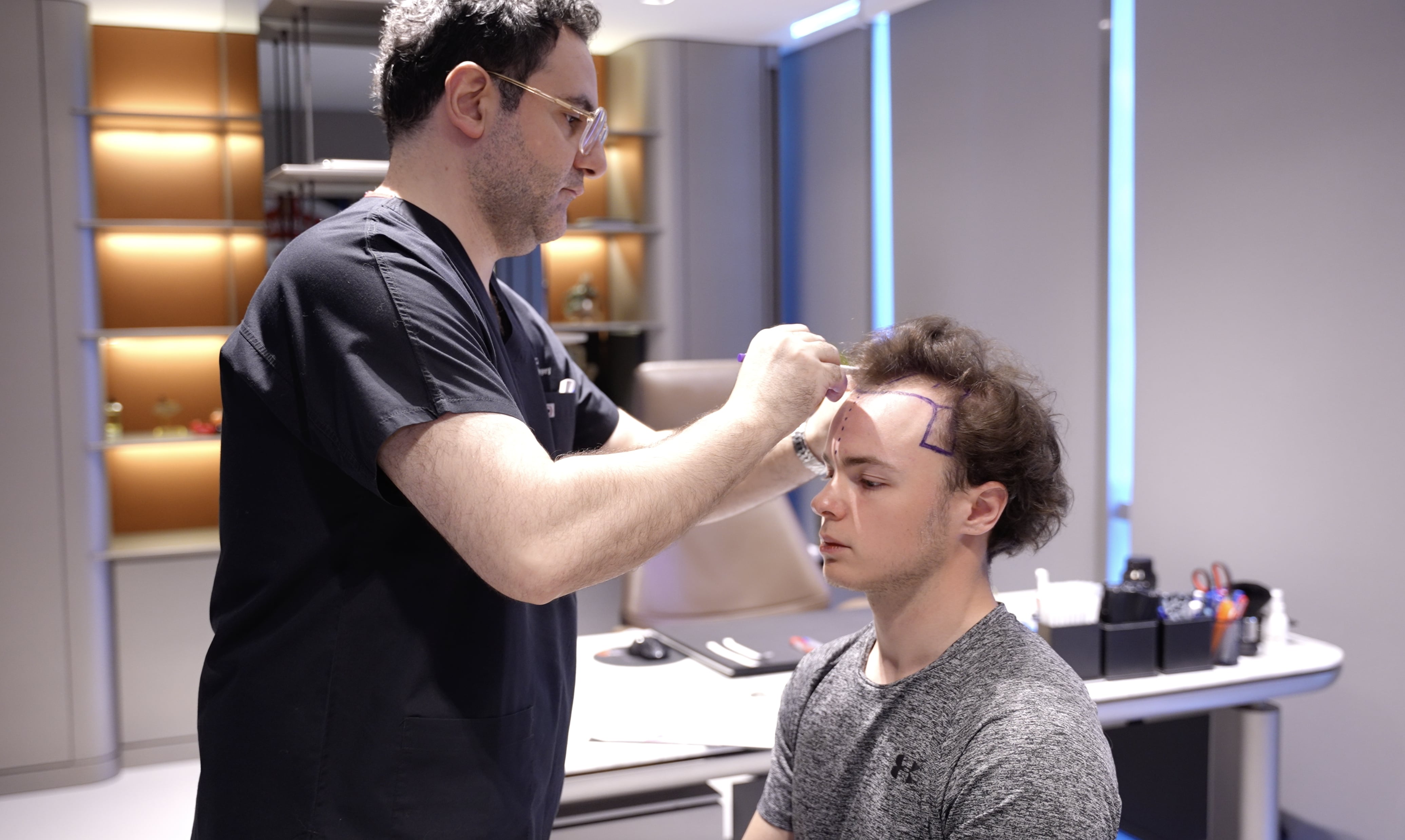 HAIR TRANSPLANTS & MENTAL HEALTH, ADDRESSING CONFIDENCE, IDENTITY & COMMUNITY SUPPORT