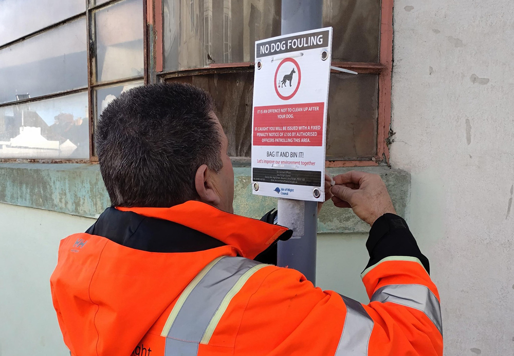 NEW SIGNS IN RYDE WARN AGAINST DOG FOULING AS CLEAN-UP CAMPAIGN LAUNCHES