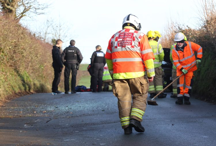 UPDATED: WOMAN TRAPPED AS CAR ROLLS ONTO ROOF IN APSE HEATH CRASH
