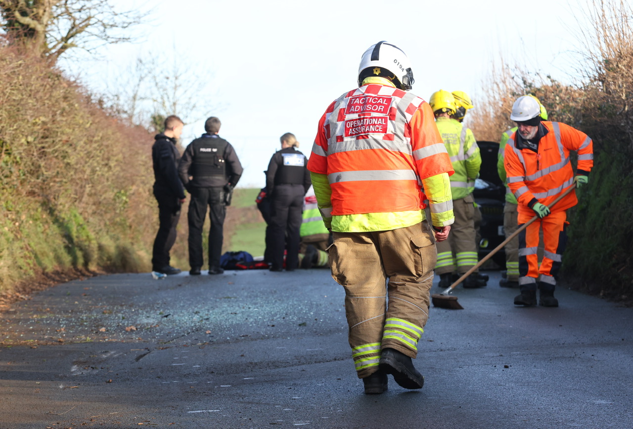 WOMAN TRAPPED AS CAR ROLLS ONTO ROOF IN APSE HEATH CRASH