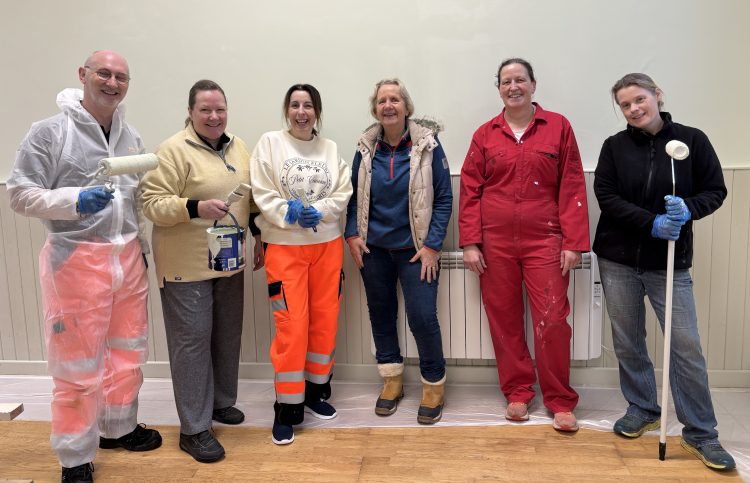 VILLAGE HALL GIVEN FRESH COAT OF PAINT BY ISLAND ROADS VOLUNTEERS