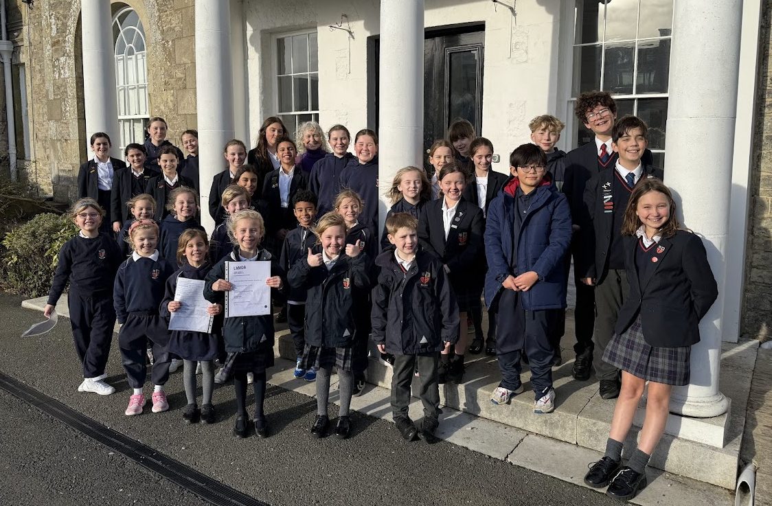 CLEAN SWEEP OF DISTINCTIONS FOR RYDE SCHOOL IN DRAMA AND PERFORMANCE TESTS