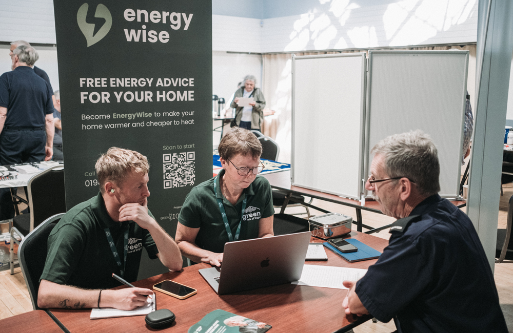 ROOKLEY COUPLE CUT ENERGY BILLS THANKS TO KEY ADVICE FROM GREEN ISLE OF WIGHT CIC