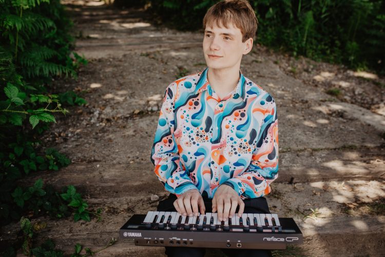 ISLE OF WIGHT PIANIST THOMAS LUKE RELEASES DEBUT ALBUM ‘SEE ME NOW’