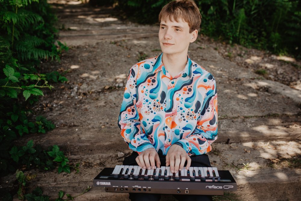 ISLE OF WIGHT PIANIST THOMAS LUKE RELEASES DEBUT ALBUM ‘SEE ME NOW’
