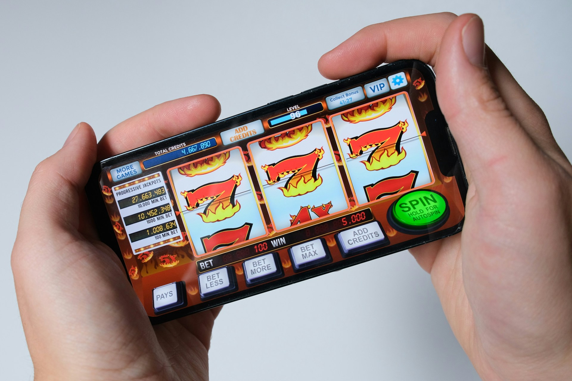 CASINO GAMES VS MOBILE GAMES: WHAT ISLAND PLAYERS ARE ENJOYING IN 2026