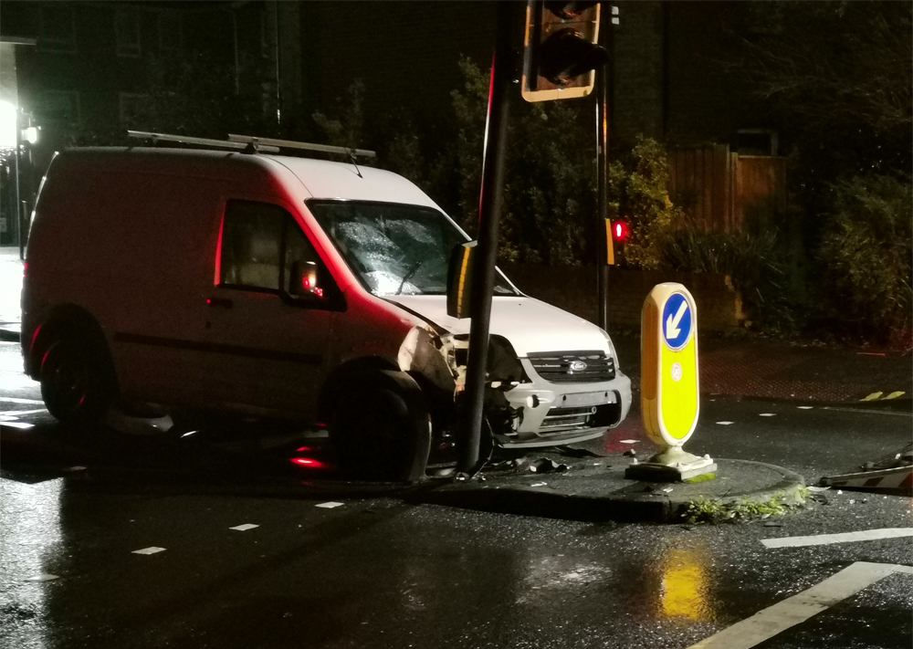 DRIVER FLEES CRASH SCENE AFTER TRANSIT SMASHES INTO TRAFFIC LIGHTS