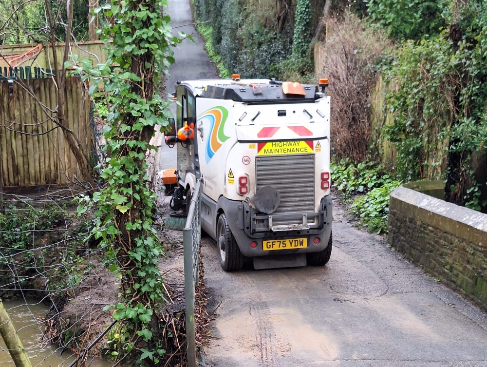 PRAISE FOR ISLAND ROADS AFTER CLEAN-UP OF BINSTEAD FOOTPATH