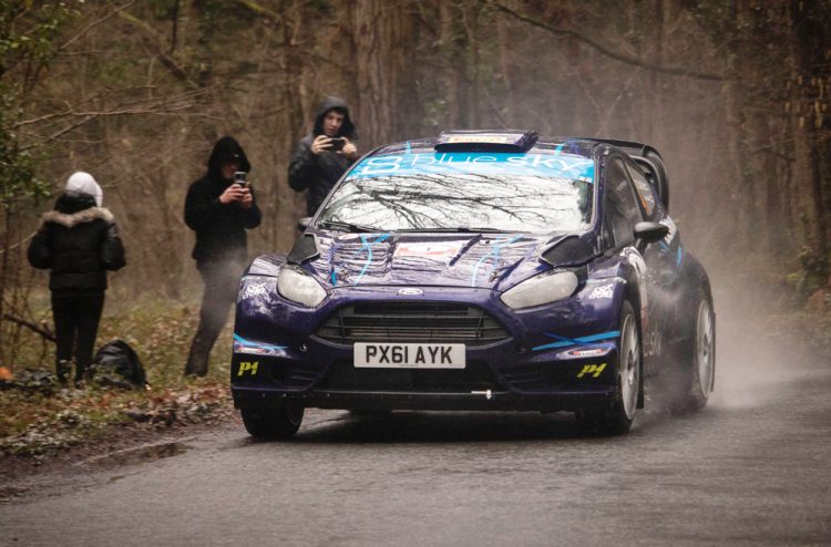 PHOTOS: SWANN CLAIMS ISLAND STAGES VICTORY IN TREACHEROUS CONDITIONS