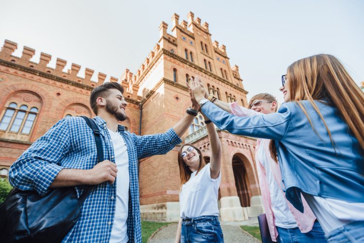 HOW TO MAKE YOUR FINAL YEAR AT UNIVERSITY LESS STRESSFUL