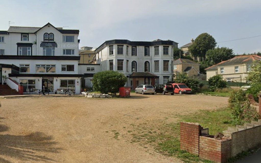 SHANKLIN CENTRAL COUNCILLOR ENDORSES HOPE ROAD FLAT DEVELOPMENT