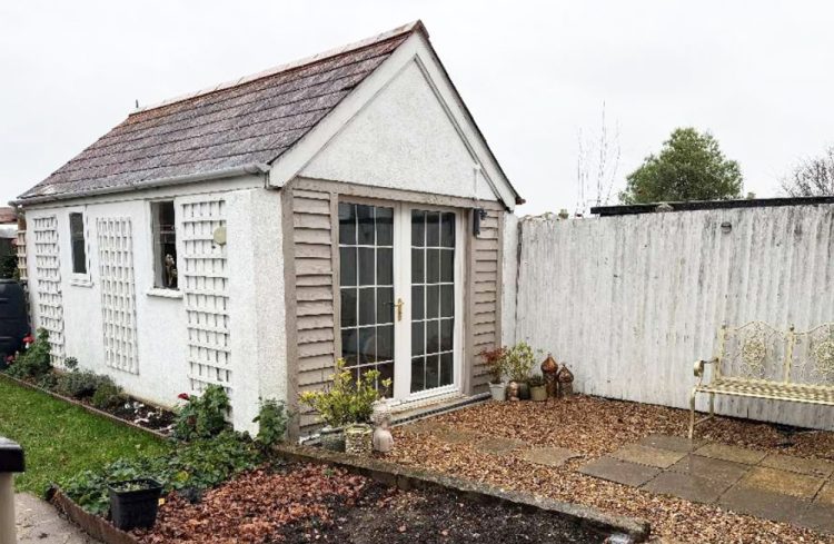 SUPPORT RALLIES FOR SANDOWN GARDEN BEAUTY SALON PLAN