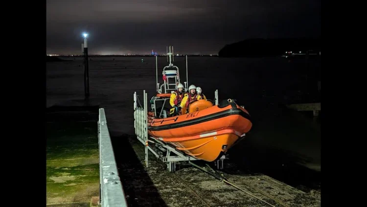 DRAMA AT SEA AS RNLI RESCUE STRANDED SAILORS IN 3-METRE WAVES