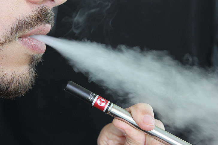 VAPING FEARS RAISED AT COUNTY HALL AS COUNCILLOR WARNS OF ‘ASBESTOS-LIKE’ LEGACY