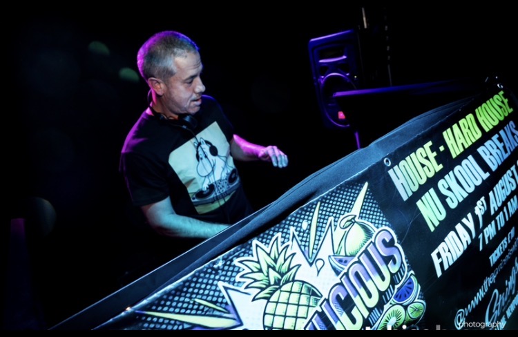 DJ MOOMIN LAUNCHES ‘FRUITYLICIOUS’ TO HELP BEDROOM DJS TAKE THE NEXT STEP