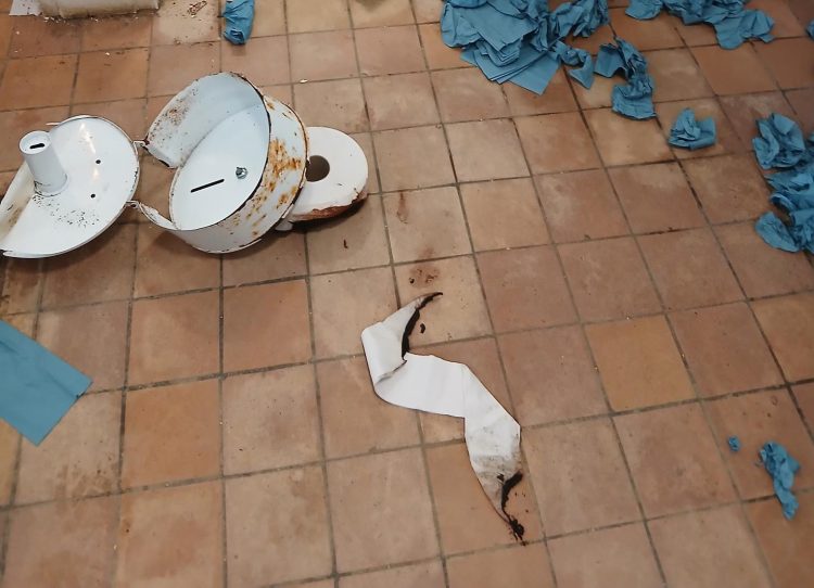 PUBLIC TOILETS AT LAKE SLIPWAY CLOSED AFTER VANDALS CAUSE DAMAGE AND START FIRE
