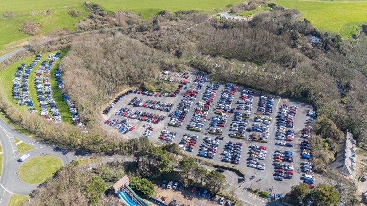 THOUSANDS FLOCK TO BLACKGANG CHINE AS 2026 SEASON GETS OFF TO RECORD-BREAKING START