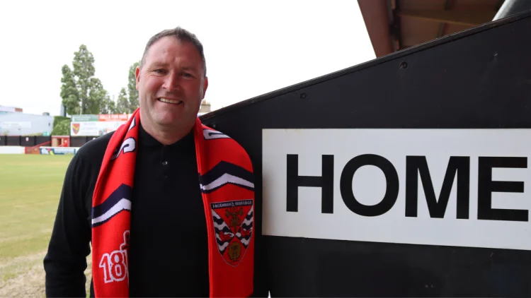 LEE BRADBURY AXED BY DAGENHAM & REDBRIDGE DESPITE FINAL GAME VICTORY