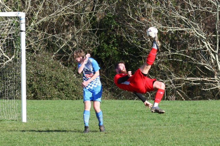 KIRBY HAT-TRICK FIRES BEMBRIDGE & VECTIS INTO ISLE OF WIGHT MEMORIAL CUP SEMI-FINALS