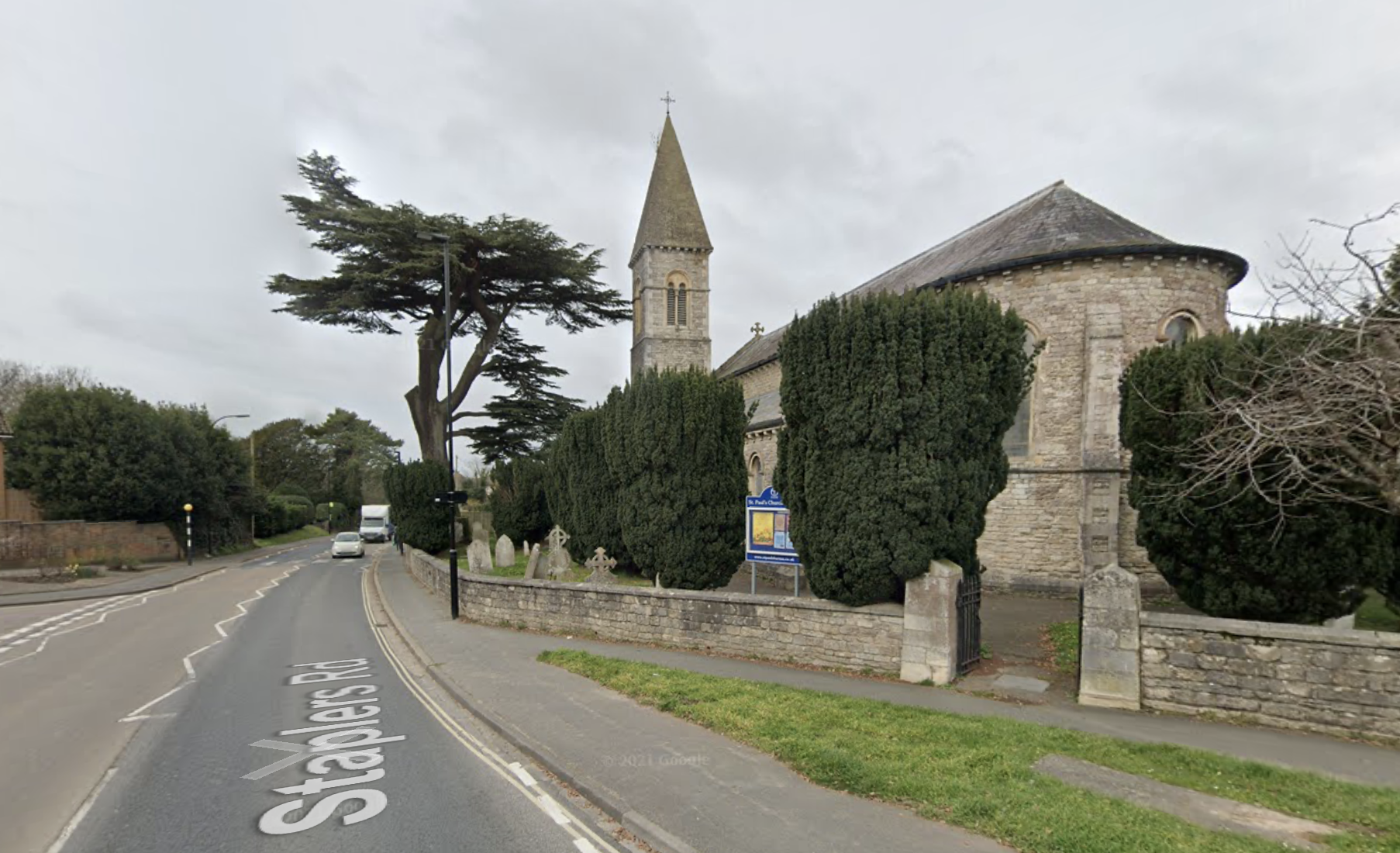 WHO SAYS ROMANCE IS DEAD – COUPLE CAUGHT BONKING IN NEWPORT GRAVEYARD