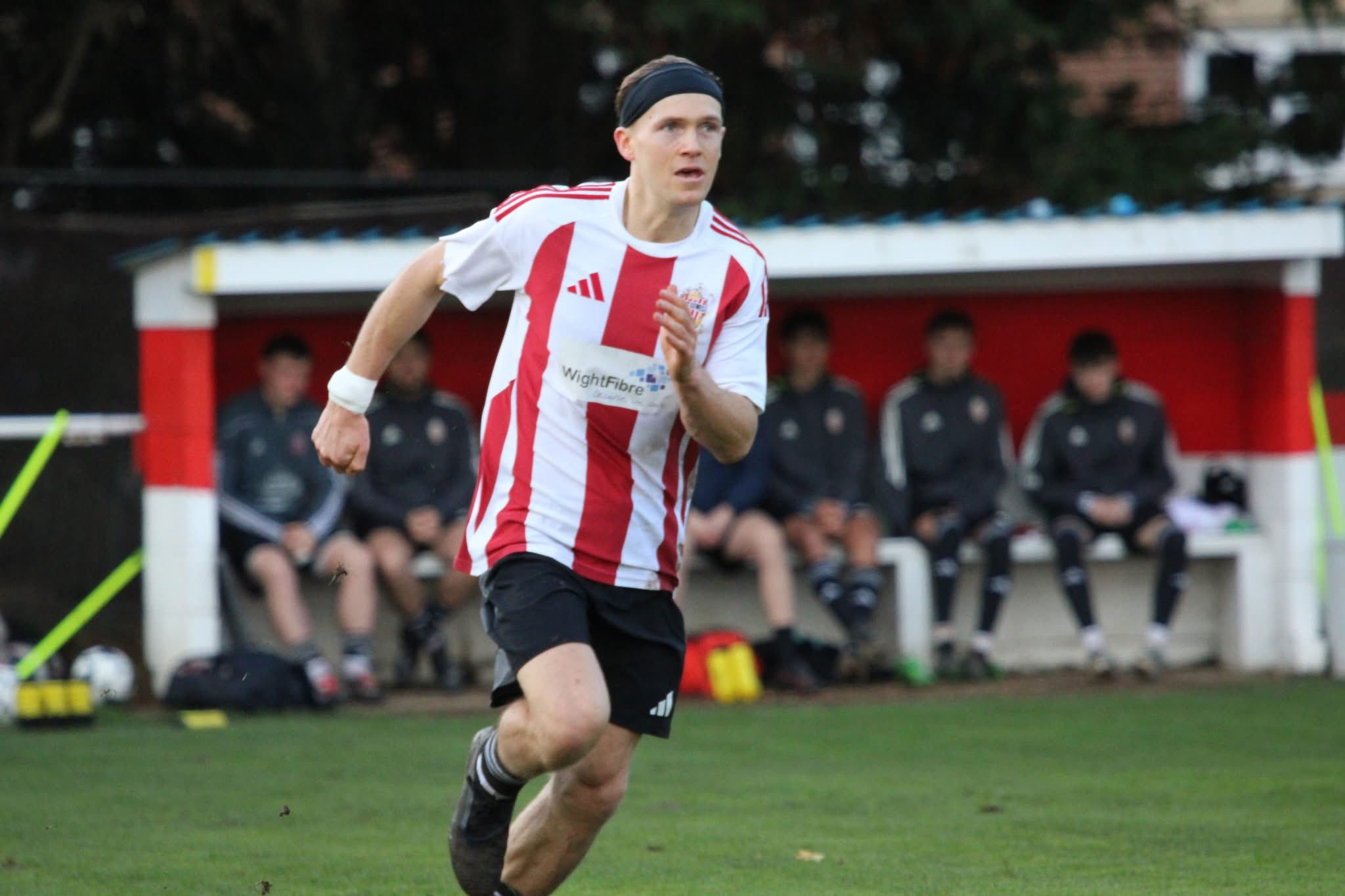 FORMER FOOTBALL LEAGUE STRIKER JAKE SCRIMSHAW DEPARTS EAST COWES VICS