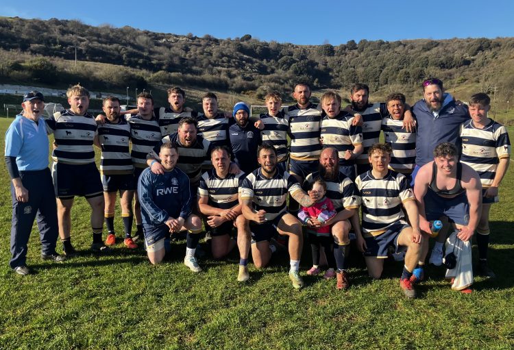 VENTNOR CLINCH PROMOTION WITH DOMINANT DISPLAY AGAINST POMPEY