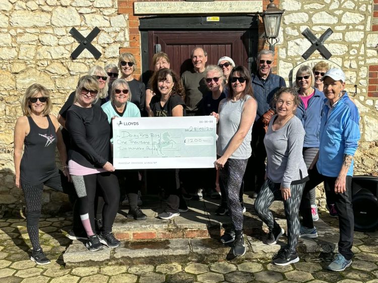 ISLE OF WIGHT FITNESS COMMUNITY RAISES £1,200 FOR DAISY RING BUS CHARITY