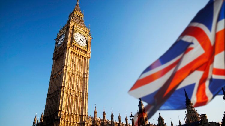 US BUYERS FLOOD UK PROPERTY MARKET AS DEMAND SURGES