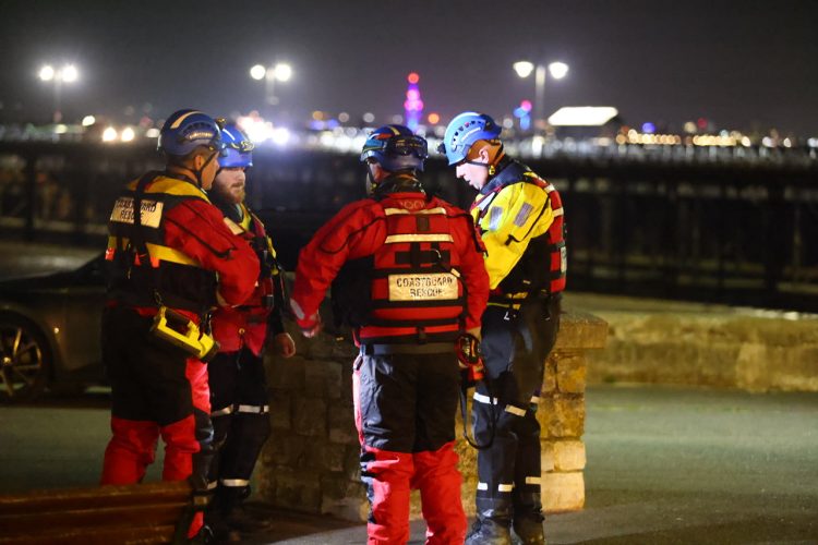 UPDATED: MAJOR LAND, SEA AND AIR SEARCH OVER PERSON IN DISTRESS AT RYDE