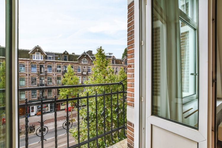 WHAT HOMEOWNERS SHOULD CHECK BEFORE UPDATING A BALCONY