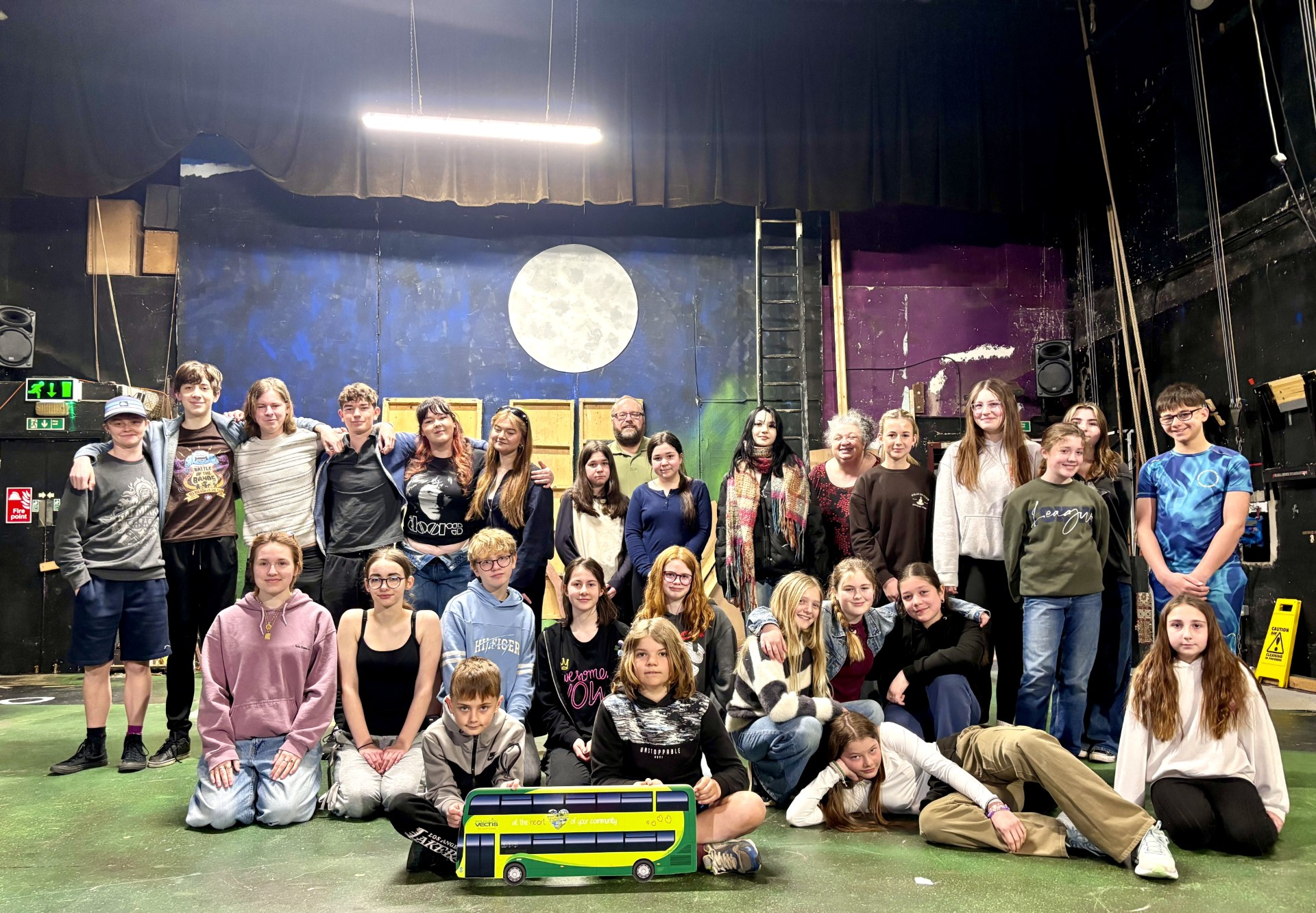 SOUTHERN VECTIS FUNDING HELPS APOLLO YOUTH THEATRE PRODUCTION