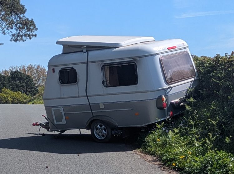 CARAVAN THAT TRIGGERED TRAFFIC LIGHTS ON BUSY ISLAND ROUTE MOVED AGAIN