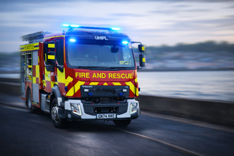 FIRE ENGINE PULL SET FOR NEWPORT QUAY IN AID OF WIGHT BRAINY BUNCH