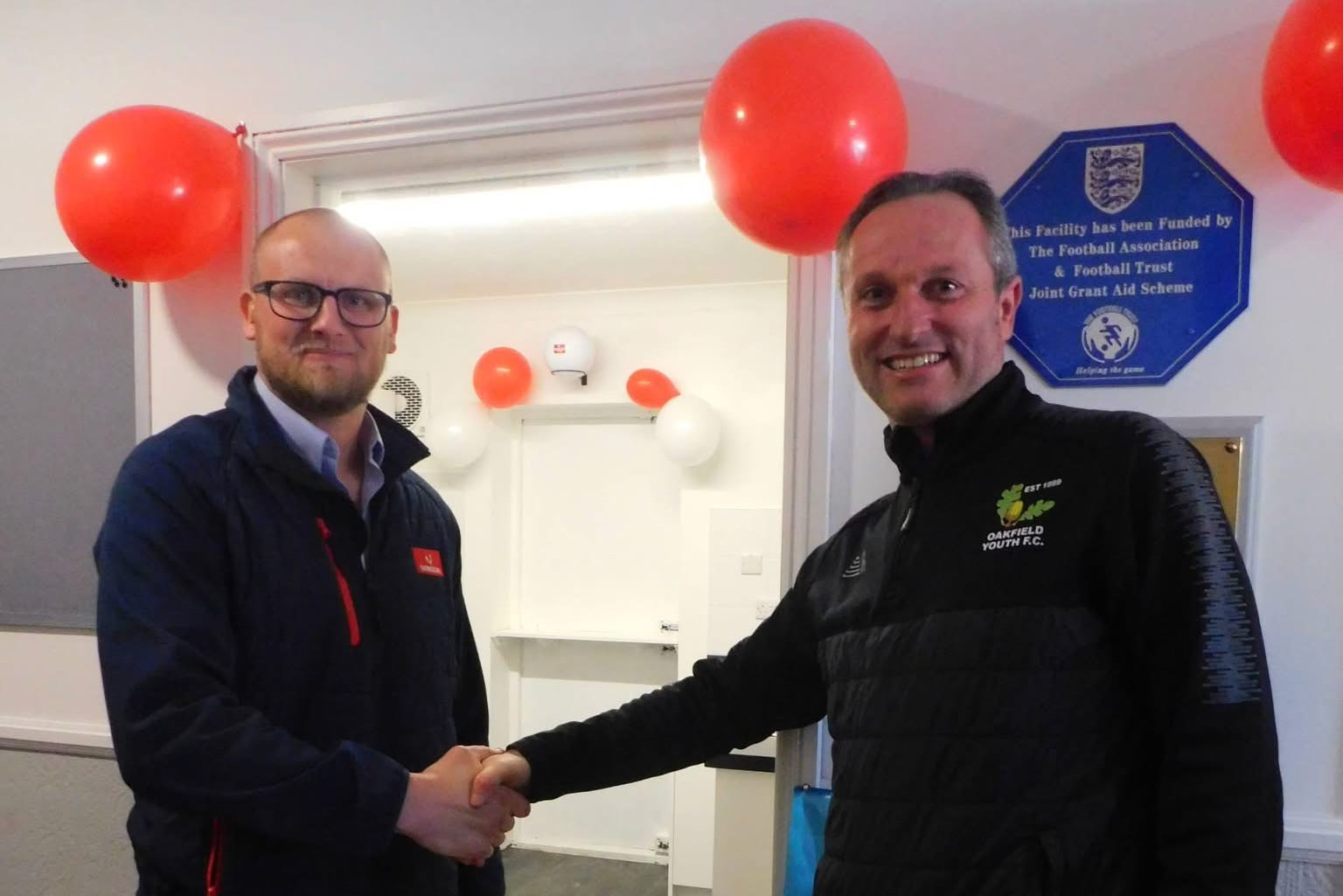 NEW CLUBHOUSE KITCHEN FOR OAKFIELD FC THANKS TO HOWDENS SUPPORT