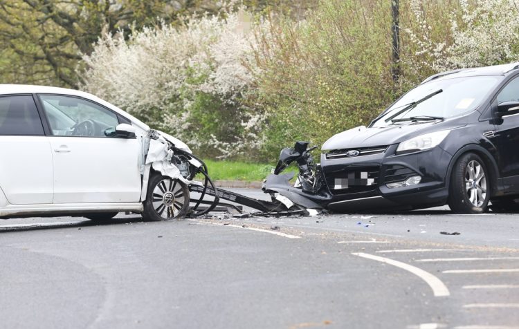 UPDATED: GRIDLOCK AS HEAD-ON SMASH CLOSES ROAD TO EAST COWES