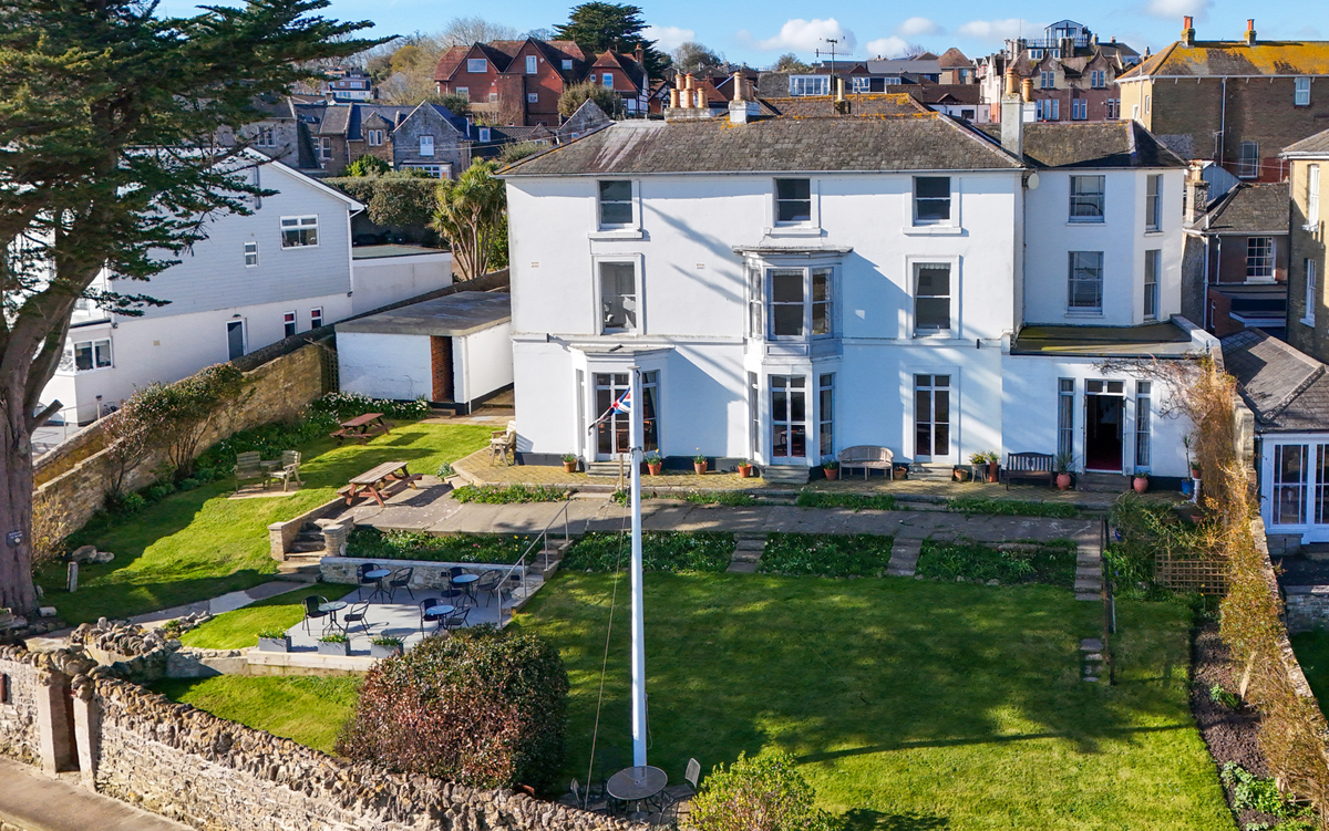 HISTORIC SEAVIEW HOTEL HITS MARKET FOR FIRST TIME IN OVER 65 YEARS