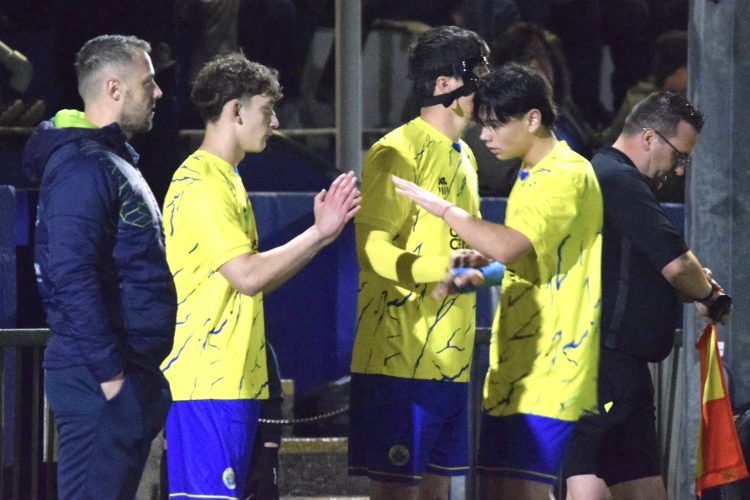 PORT DENIED, YACHTSMEN TEST CHAMPIONS AND 10-MAN VICS OVERWHELMED