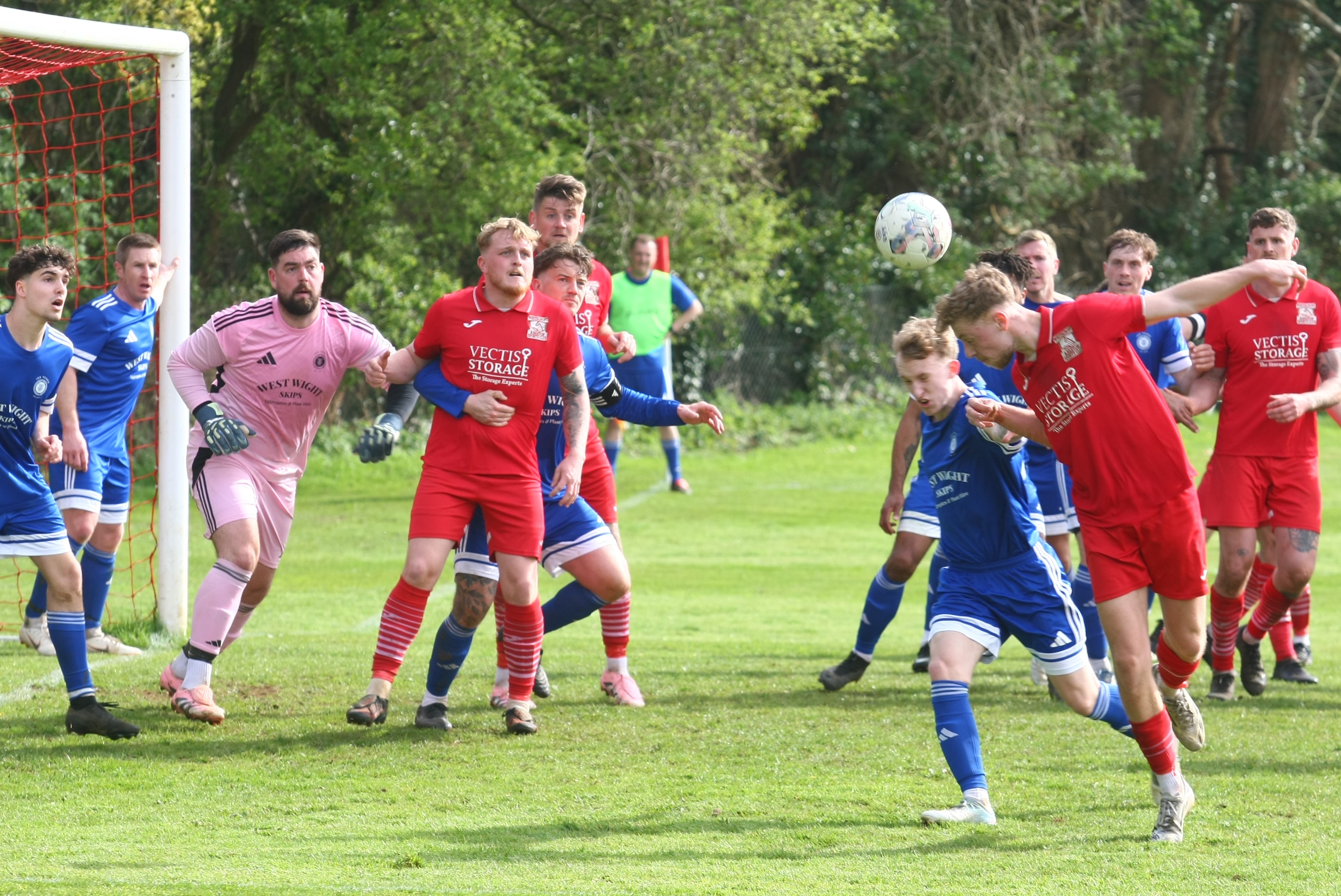 WEST WIGHT HOLD OFF LATE W&B PRESSURE TO STAY TOP OF HARWOODS DIVISION 1