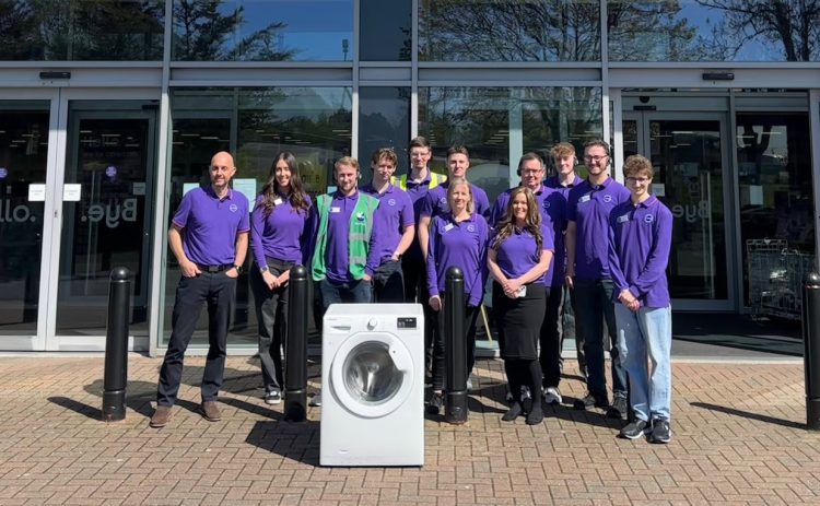 CURRYS STAFF TO CARRY WASHING MACHINE ACROSS THE ISLE OF WIGHT IN CHARITY CHALLENGE