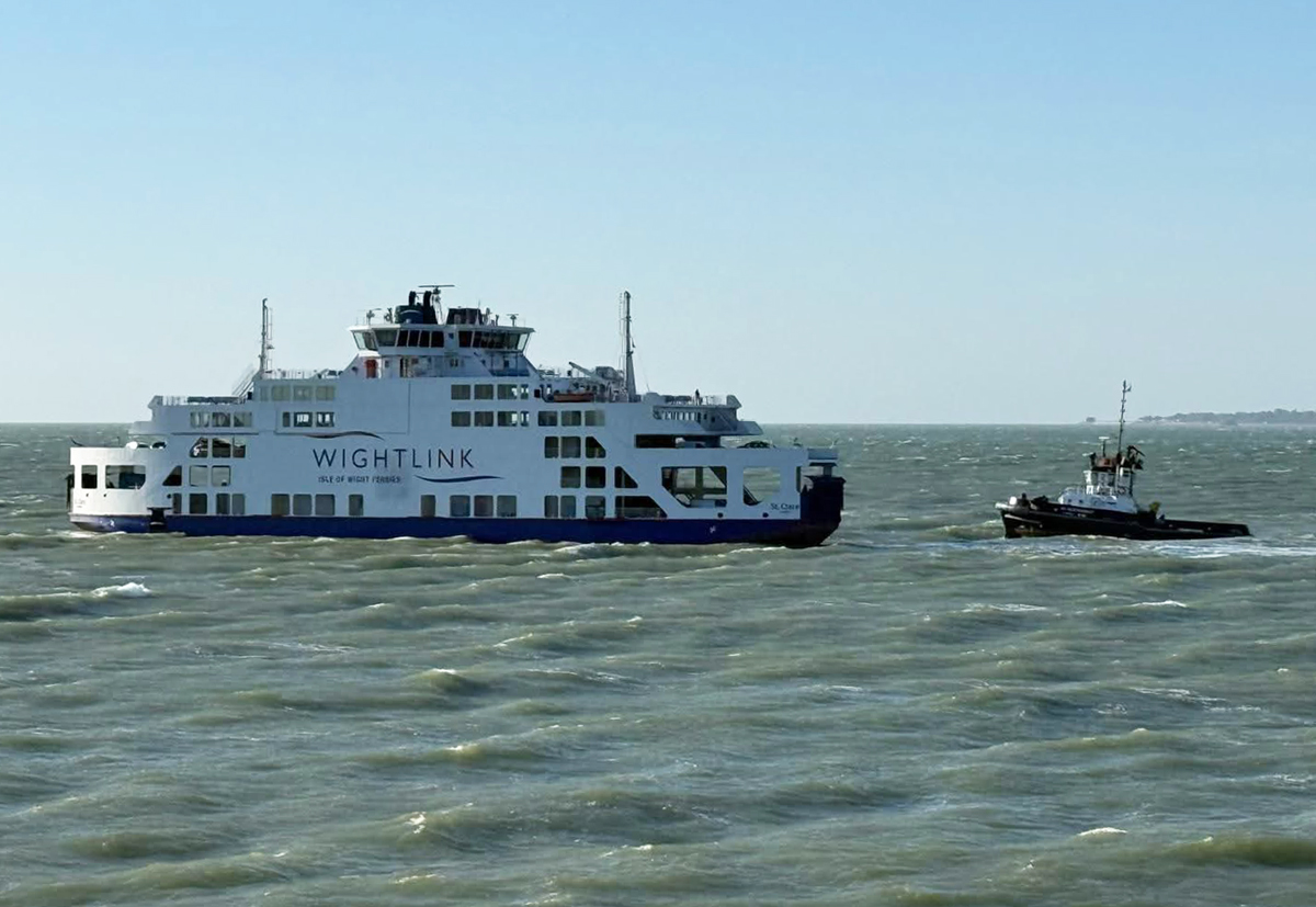 POLICE CALLED AFTER 3 MEN SEEN ‘FORCING ENTRY’ TO COWES PROPERTY