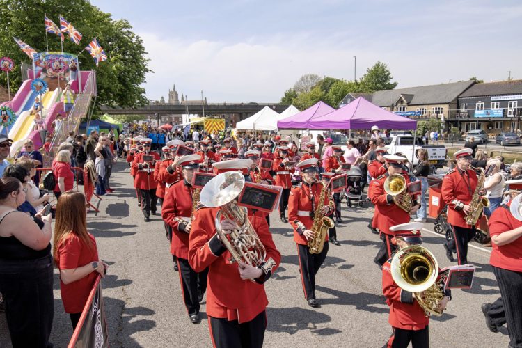 PHOTOS: HUNDREDS ENJOY SUNSHINE, MUSIC AND FAMILY FUN AT NEWPORT’S RIVERFEST