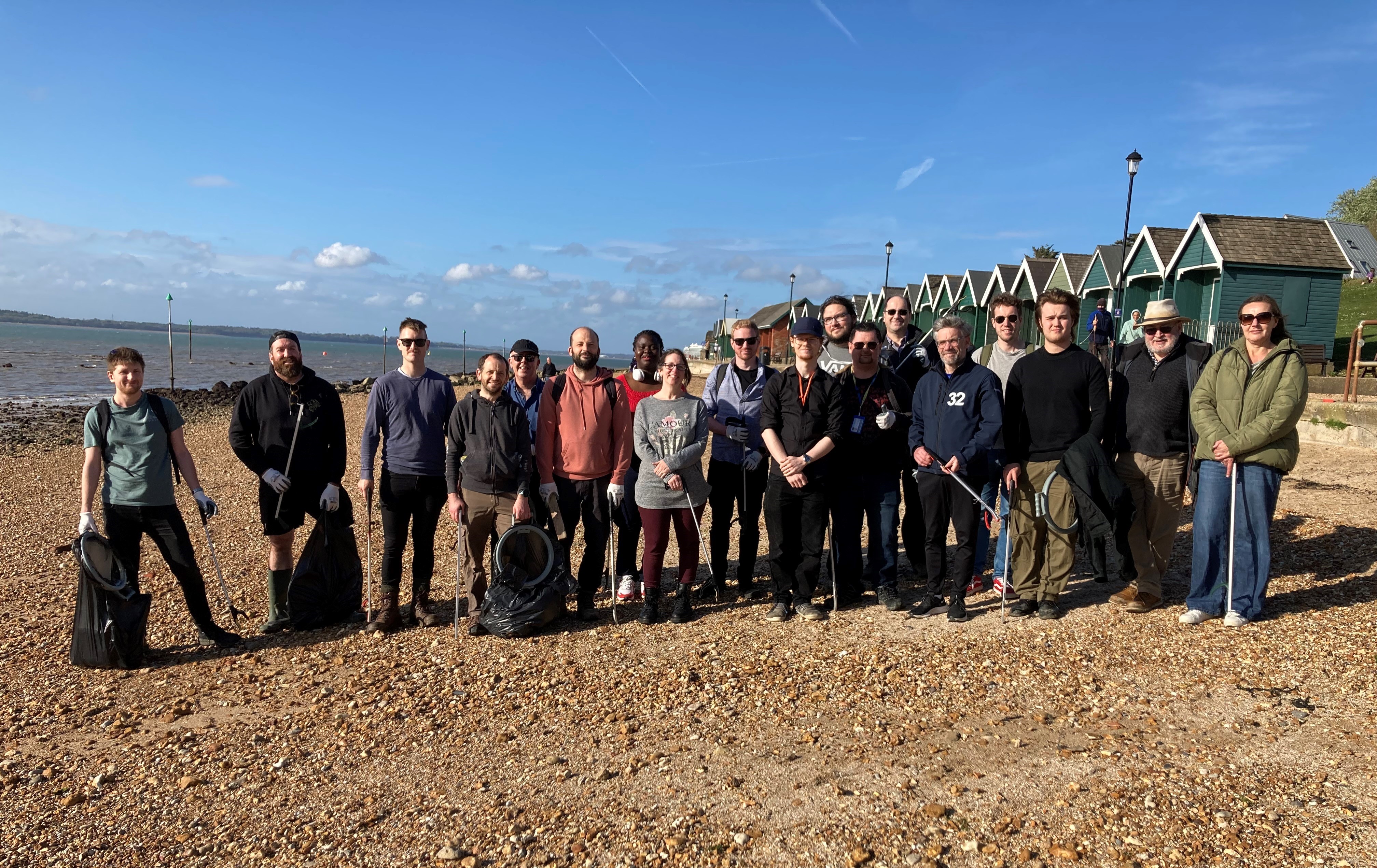 SOFTWARE STAFF SWAP SCREENS FOR SEASHORE IN ISLE OF WIGHT BEACH CLEAN