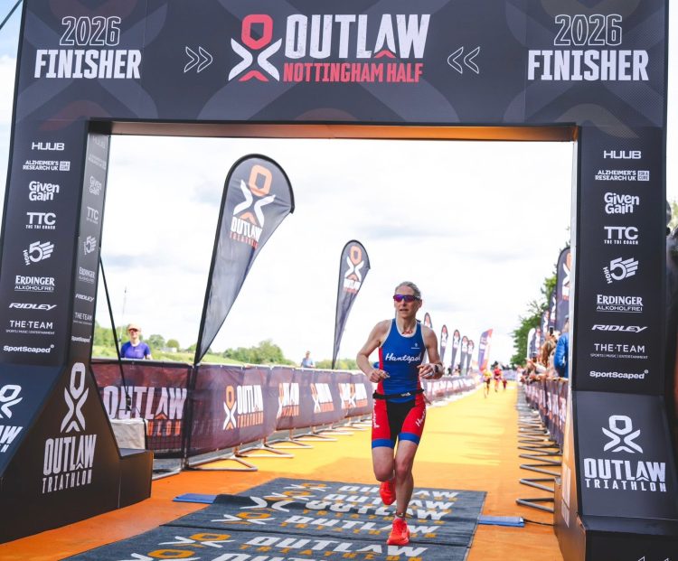 WIGHT TRI STARS BATTLE COLD WATER, HEADWINDS AND SWANS IN WEEKEND RACES