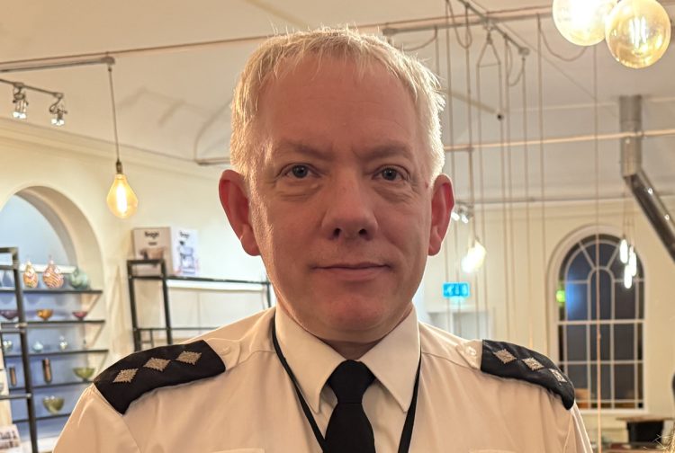 NEW ISLE OF WIGHT POLICE AREA COMMANDER TAKES CHARGE