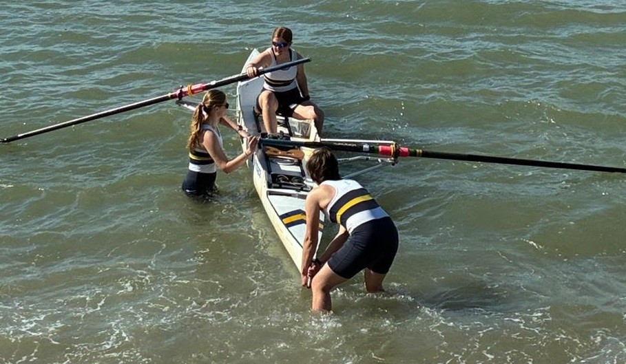RYDE ROWERS HIT BY ROUGH SEAS AS LYMINGTON REGATTA ABANDONED