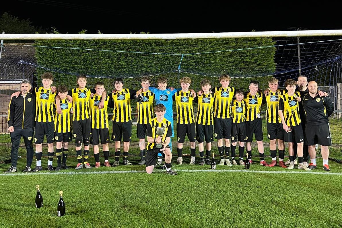 SANDOWN & LAKE U15 RAPTORS CELEBRATE LEAGUE TITLE AND DOUBLE WIN