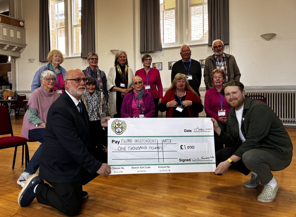 SUPPORT FOR SINGABOUT GROUPS AS ISLE OF WIGHT CHARITY RECEIVES £1,000 DONATION