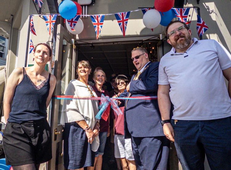 COWES VETERANS BREAKFAST CLUB LAUNCH SEES MAYORAL SUPPORT